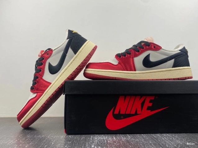 Boostmaster lin FN0432-017 OG Jordan x Air 1 Low Home Room Trophy 0821